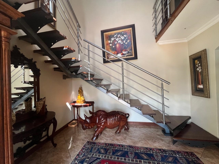 5 Bedroom Property for Sale in Christiana North West